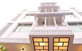 Chit Chat Palace Jaipur 2*